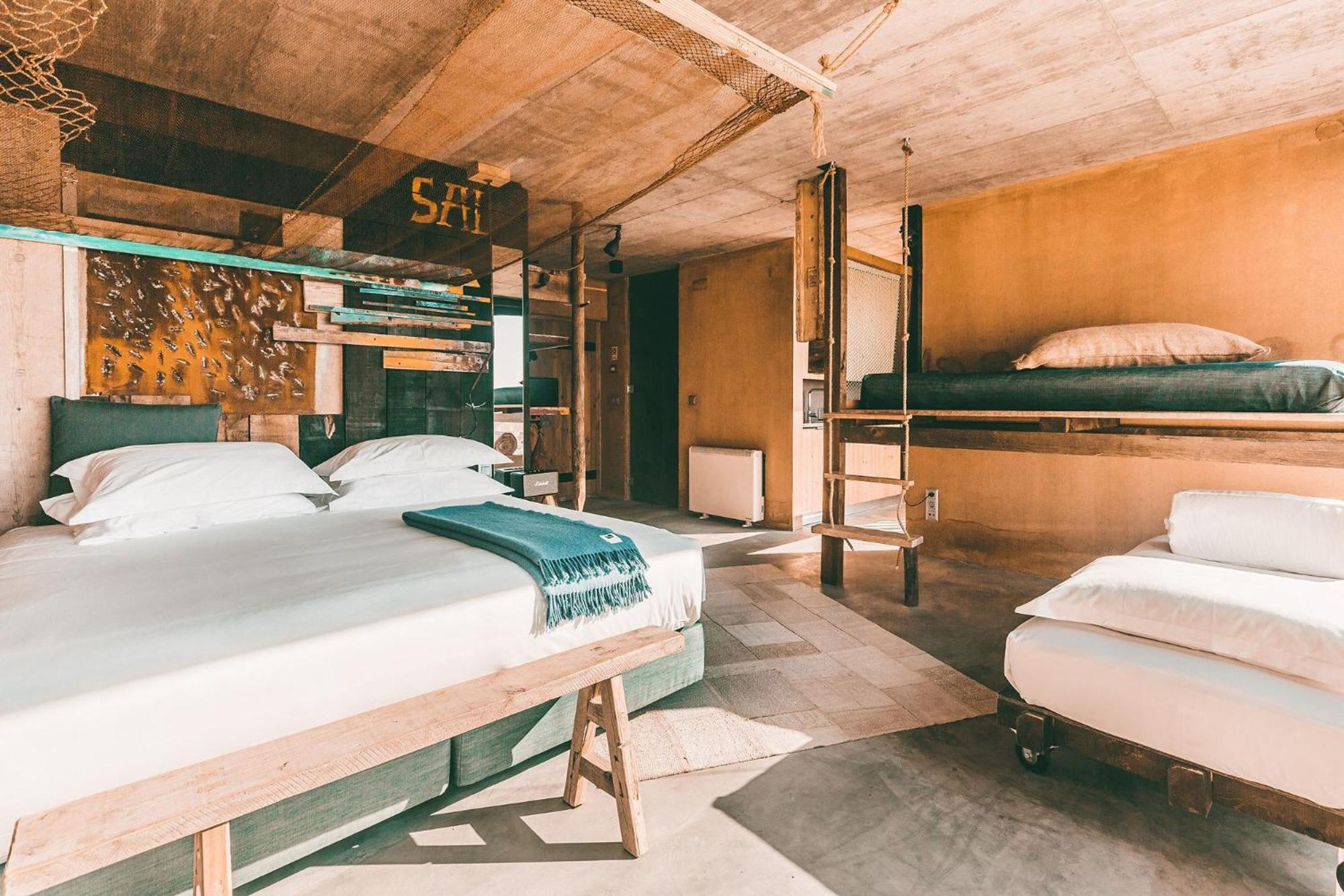 فندق Noah Surf House Portugal سانتا كروز الغرفة الصورة